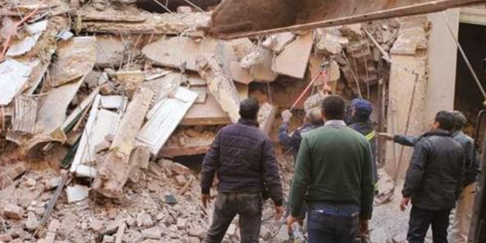 مصرع أربعة أشخاص في انهيار منزل من خمسة طوابق جنوب القاهرة